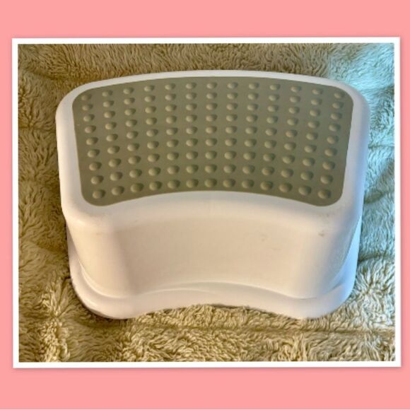 Disney Minnie Mouse Bathroom Step Stool - Picture 3 of 4